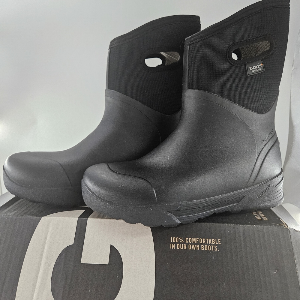 New NIB Mens Bogs Bozeman Mid Black Waterproof Winter Boots Size 12 M